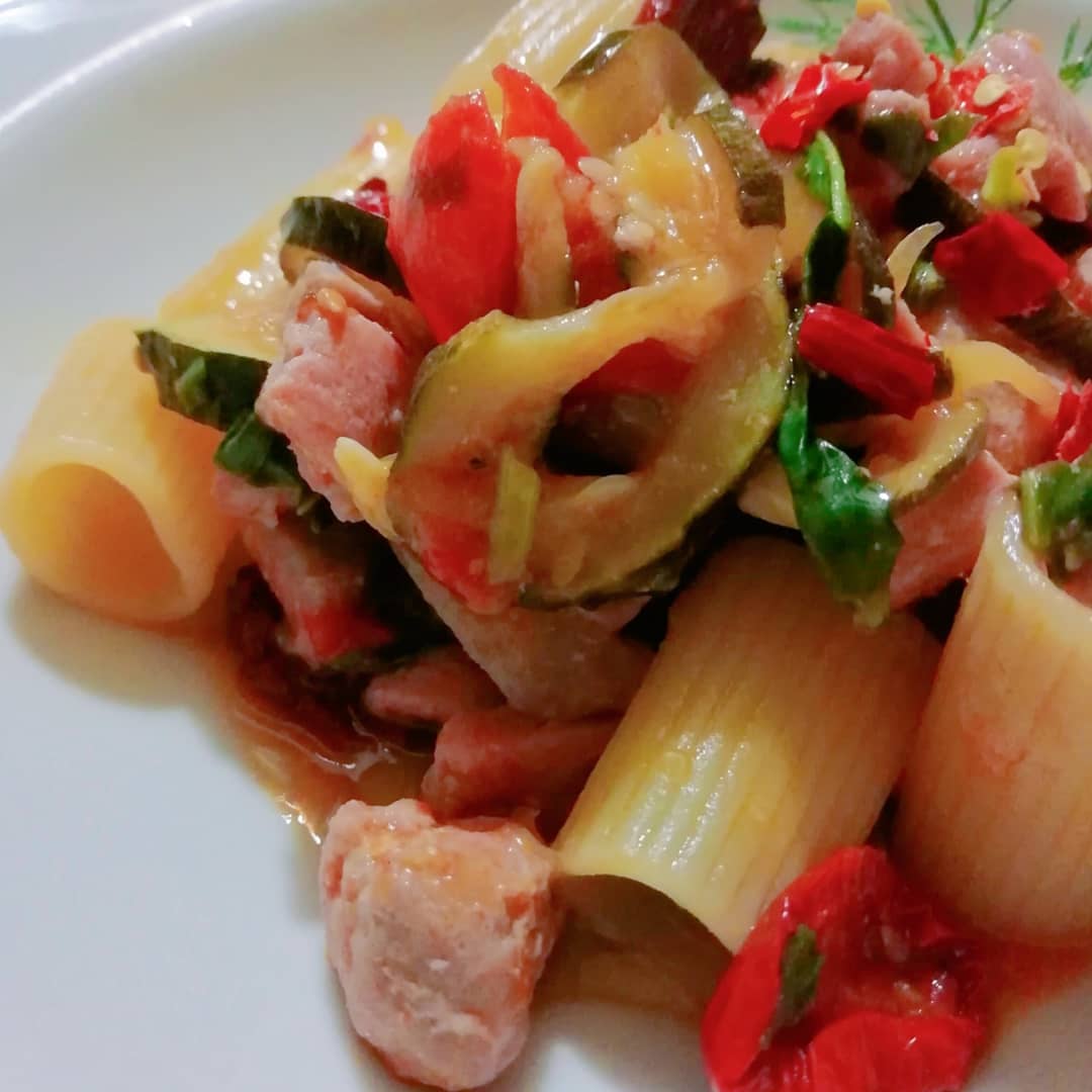 DalLegno's tweet photo. Mezze maniche al tonno fresco, zucchine e pomodorini
Veloci d'estate sul blog di cucina https://t.co/dnKAj3t2v9
#foodporn #instafood #bloggerfood #foodphotography #cuocoadomicilio #incucinaconlochef #bruttocheffo #ohilmoliseesiste #roadtomolise https://t.co/1MIswCfNnD