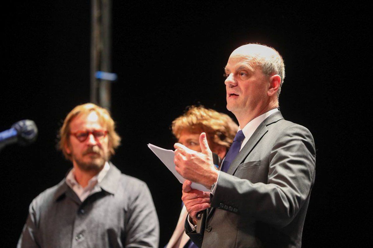 Vive la lecture, grande cause nationale ! 📚
Très heureux d'assister avec <a href="/R_Bachelot/">Roselyne Bachelot</a> à la finale des petits <a href="/championlecture/">Les Petits champions de la lecture</a> à la Comédie Française.
Je félicite les 14 finalistes et leurs professeurs pour cette participation à la 9e édition du grand jeu de lecture à haute voix.