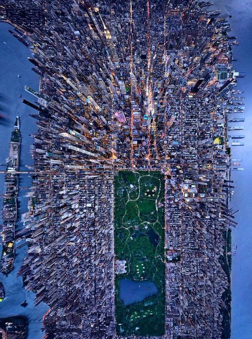 This impressive aerial view by Andrew Griffiths brings you right in the heart of Manhattan like you were falling from the sky [source: bit.ly/2iJsr5w]