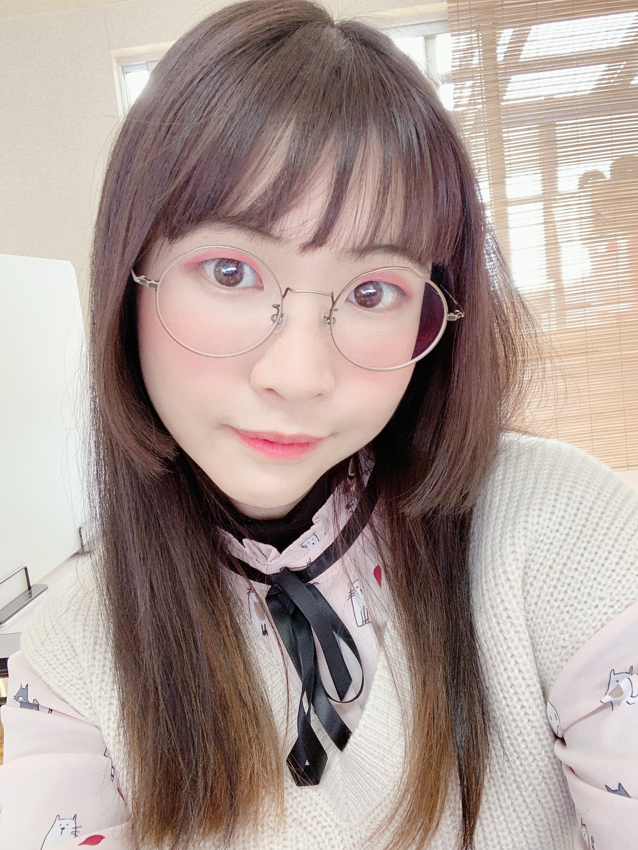 Cute Earrings & Round Glasses – Tokyo Fashion