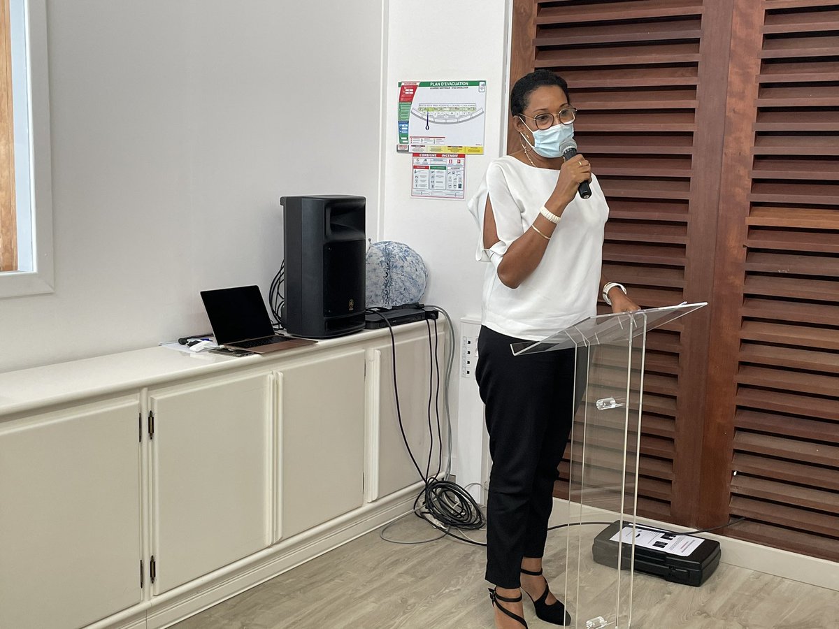 EDDacMartinique's tweet photo. Les six établissements labellisés #E3D reçoivent aujourd’hui leur attestation et leurs récompenses.

Bravo aux 
CLG J. Lagrosillière, niveau 1
CLG @EdmondValard, niv. 2
LYC Pro R. Néris, niveau 1
LYC Pro Place d’Armes, niv. 1
LYC J. Zobel, niveau 2
LYC @2Lycee, niveau 2 https://t.co/7D3d8AnB4E