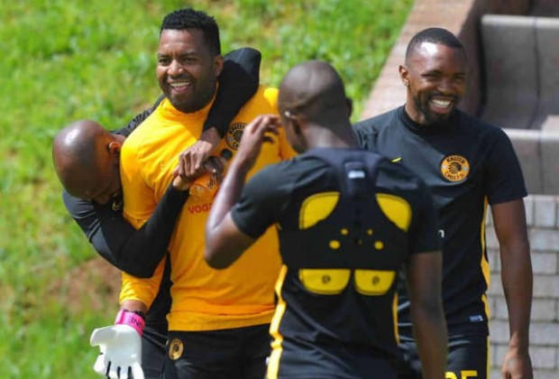 KickOffMagazine's tweet photo. Kaizer Chiefs senior trio of Itumeleng Khune, Bernard Parker and Willard Katsande will all be remaining at the club with fresh contracts already ironed out. 

Read more ➡️ https://t.co/Zr0ifMuylj https://t.co/Ed3KDJG2zy
