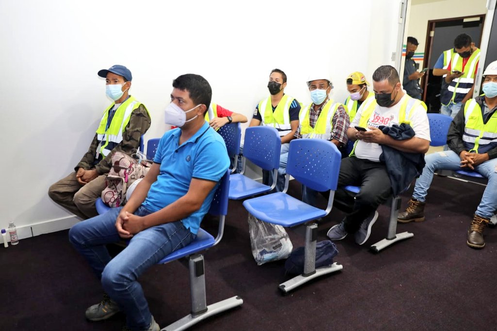InadehOficial's tweet photo. El Centro INADEH Los Pueblos recibió hoy al primer grupo de operadores de @OficialMiBus que se capacitarán en Prevención de Accidentes en el Transporte de Carga Terrestre, Seguridad Vial, Primeros Auxilios y Normativas de Transporte. Unos 360 trabajadores recibirán estos cursos. https://t.co/ox5H2tUB2H