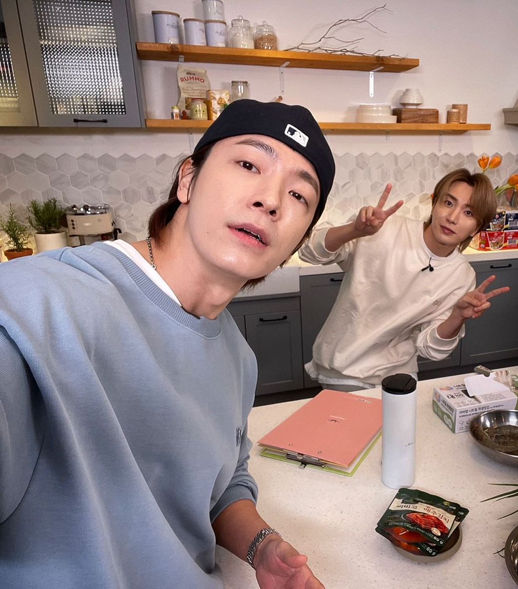 crazyphelfs's tweet photo. 210701 DONGHAE IG UPDATE
TeukTeukTeukie hyung, happy birthday! :) Hope you now find the wings you lost^^ #LeeteukHyung #AngelWithoutWings #July1st #HappyBirthday
__________________
#동해 #Donghae
#이세상에_특별한_이특의_하루
#HappyLeeteukDay
.
(c) @leedonghae (IG) https://t.co/kGk9JxrwyA