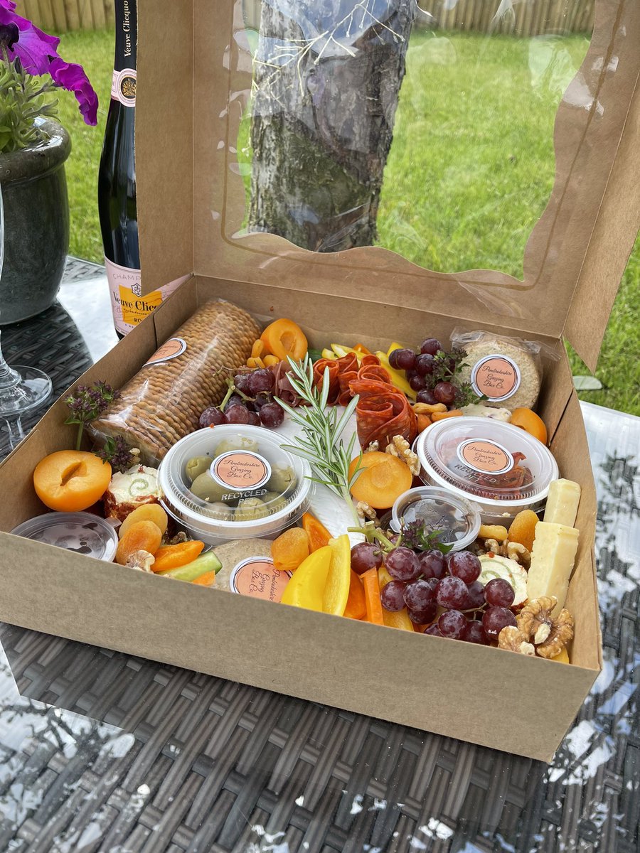 Fantastic weather today on #pembrokeshirecoastalpath it’s a pity we are in, preparing orders for our Brunch and Signature Boxes  see profile for order details. 
#pembrokeshiregrazingboxes #holiday #poshpicnic 
<a href="/StormHour/">#StormHour</a> @RachAJo