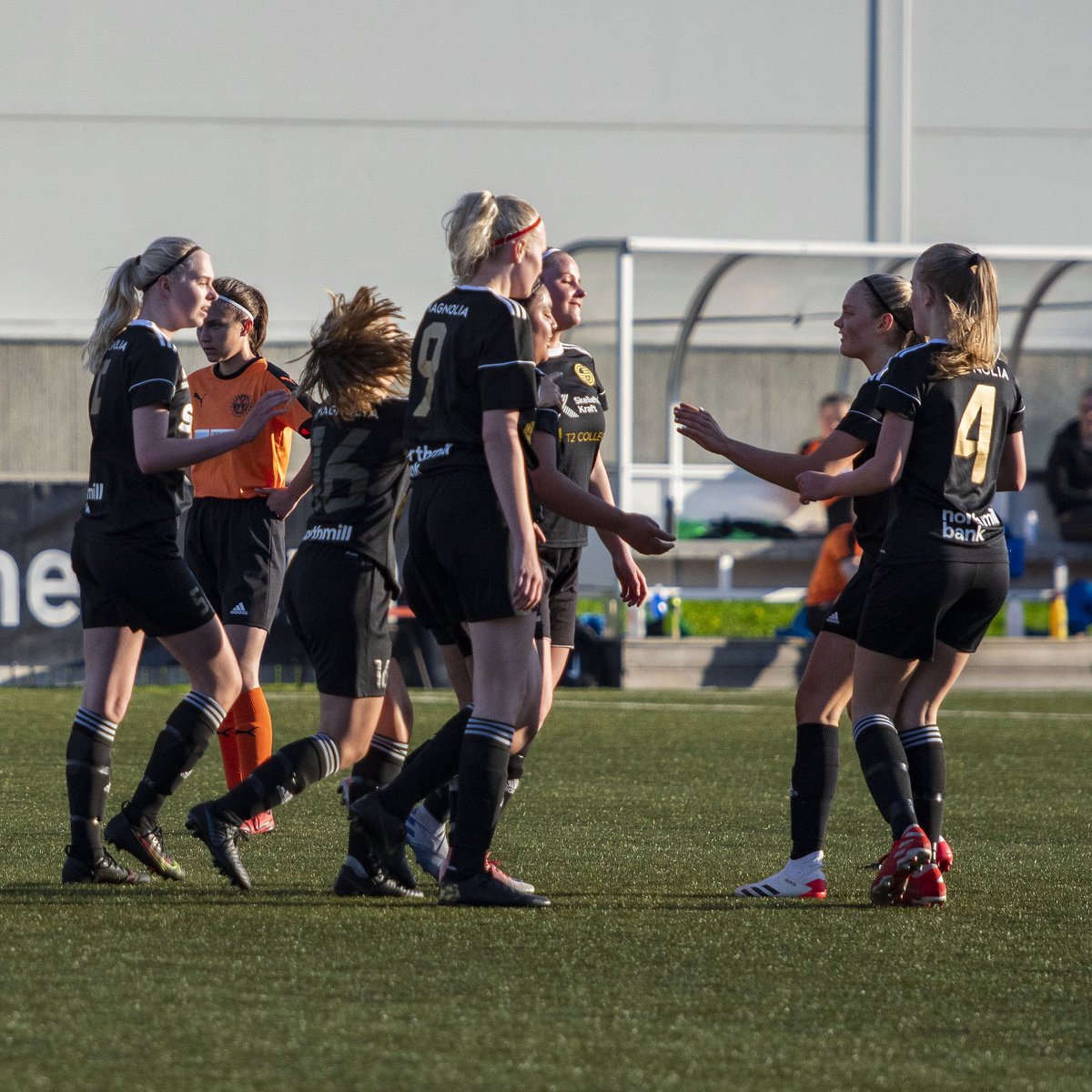 SkellefteaFF's tweet photo. SEGER IGÅR 🔥🔥🔥
Igår vann damerna med 0-1mot Ostvik/Drängsmark/Byske. 3 poäng & hållen nolla! 🏴🖤
⚽ Wilma Falkman
#forzaff https://t.co/b1sU7SDac6