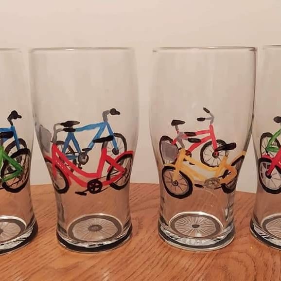 Greenancycles's tweet photo. Cycling pint glasses and glass coffee mugs 😊☕🍺

A big thank you to Kezia Wattle Art  in Lincoln for designing and creating these wonderful glasses for Greenan Cycles 👌🚴‍♂️👏

#handpainted #handmade #localartist #shophorncastle #lovelincolnshirewolds #cycling #coffee https://t.co/qKyjybJWxw