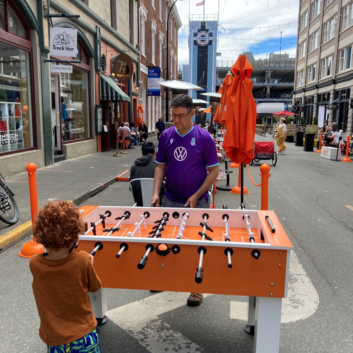 CityOfVictoria's tweet photo. Support local and check out one of the businesses participating in the #BuildBackVictoria program. Staff have issued 85 permits for businesses to temporarily access public spaces for commercial use. https://t.co/nYkTVCueh9 #yyj #yyjbizsupport #shopyyj https://t.co/UXn2FyBu3q