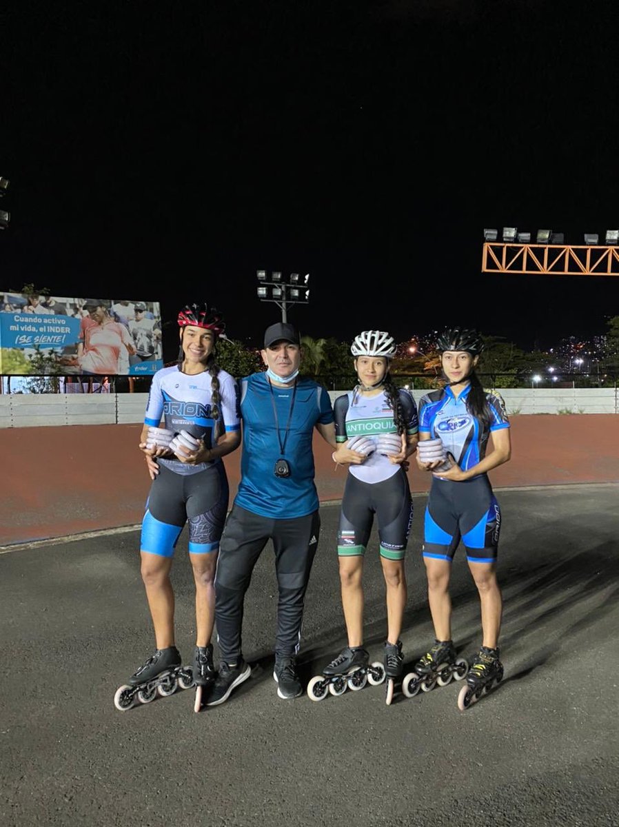 Club_P_Orion's tweet photo. El #clubpatinajeorion hace un reconocimiento a nuestras deportistas Carolina Garcia, Juliana Chavarria Marin y Valentina Naranjo Rios quines  nos representarán en el selectivo a selección colombia en Guarne. Felicitaciones y exitos.  💪👏👊 @IndeportesAnt @INDERMEDELLIN https://t.co/M3gR8GLNu7
