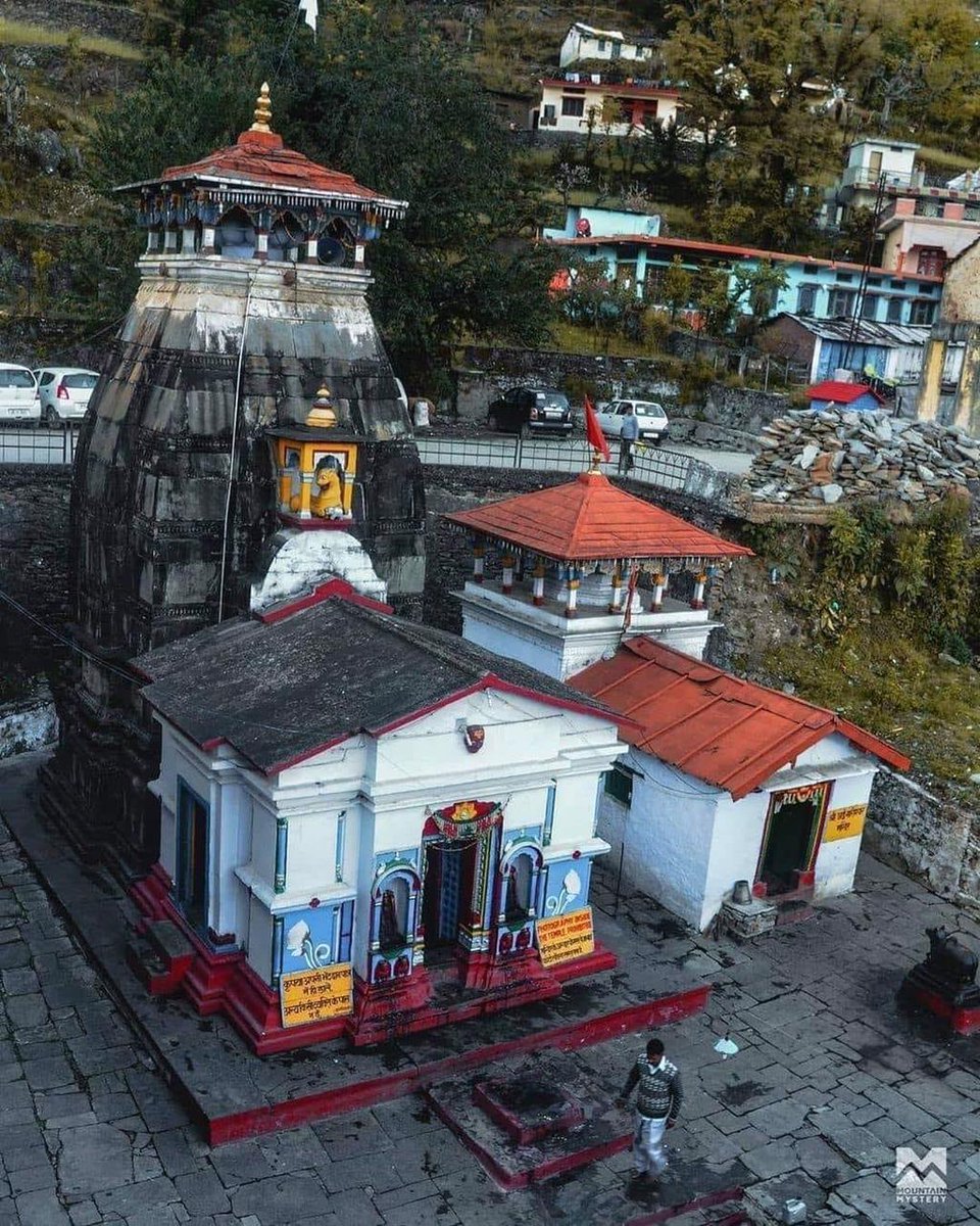devbhoomi_pics's tweet photo. बोला भे बन्धों तुमतें कन उत्तराखंड चयणु च ।।
मैं - : जख क्वे युवा बेरोजगार न हो , जख क्वे मूल निवासी भूमिहीन न हो , जख दयबतों का ठों मा आशीष बरखनु हो , हमतें यनु उत्तराखंड चयणु च ।।
#उत्तराखंड_मांगे_भू_कानून 
#uk_needs_landlaw https://t.co/Mvs52ycpef