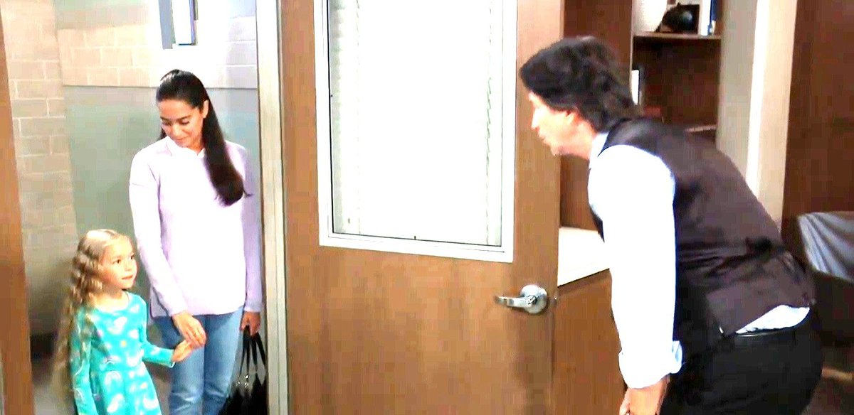 gh_petty's tweet photo. Finn to Violet: "Heyyy, what are you doing here? Are you okay?"
#MichaelEaston #VioletFinn #GH https://t.co/3BlW1G5kd1
