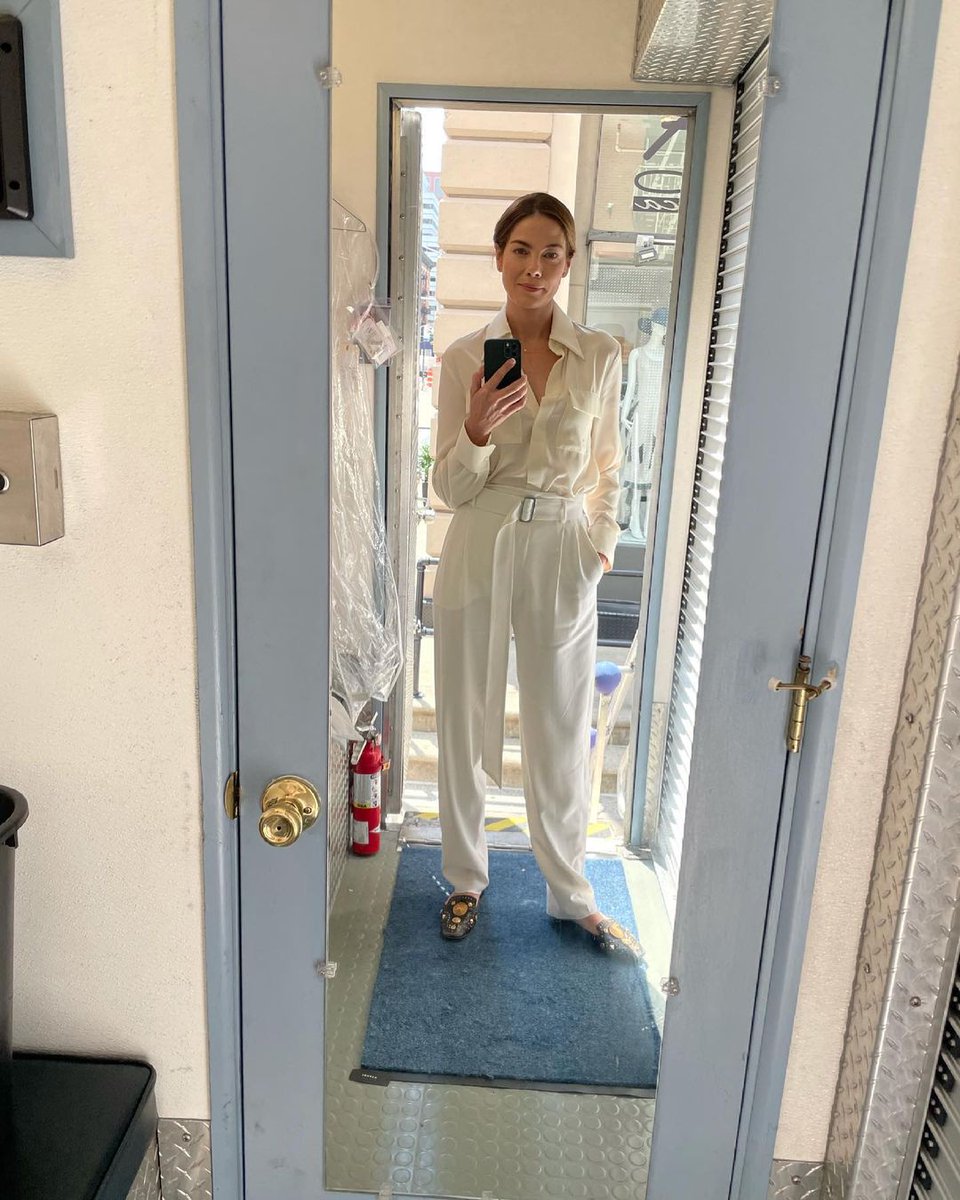 realmonaghan's tweet photo. When the skirt matches the mood. I ❤️NYC. I ❤️ my job. I ❤️ indie film. 🎬 #NANNY🕷 #nikyatu #the_annadiop #the_rinayang #staygoldfeatures #womeninfilm 🎯 https://t.co/CZgSyapPsL
