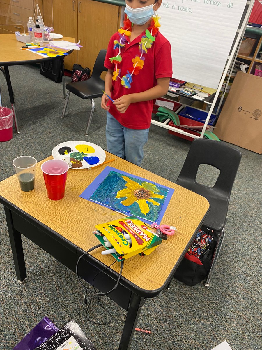 Mariade34991734's tweet photo. Sunflower art, students had so much fun. They loved painting 😊
#scamathew #summerschool https://t.co/Bd7TluTtaj