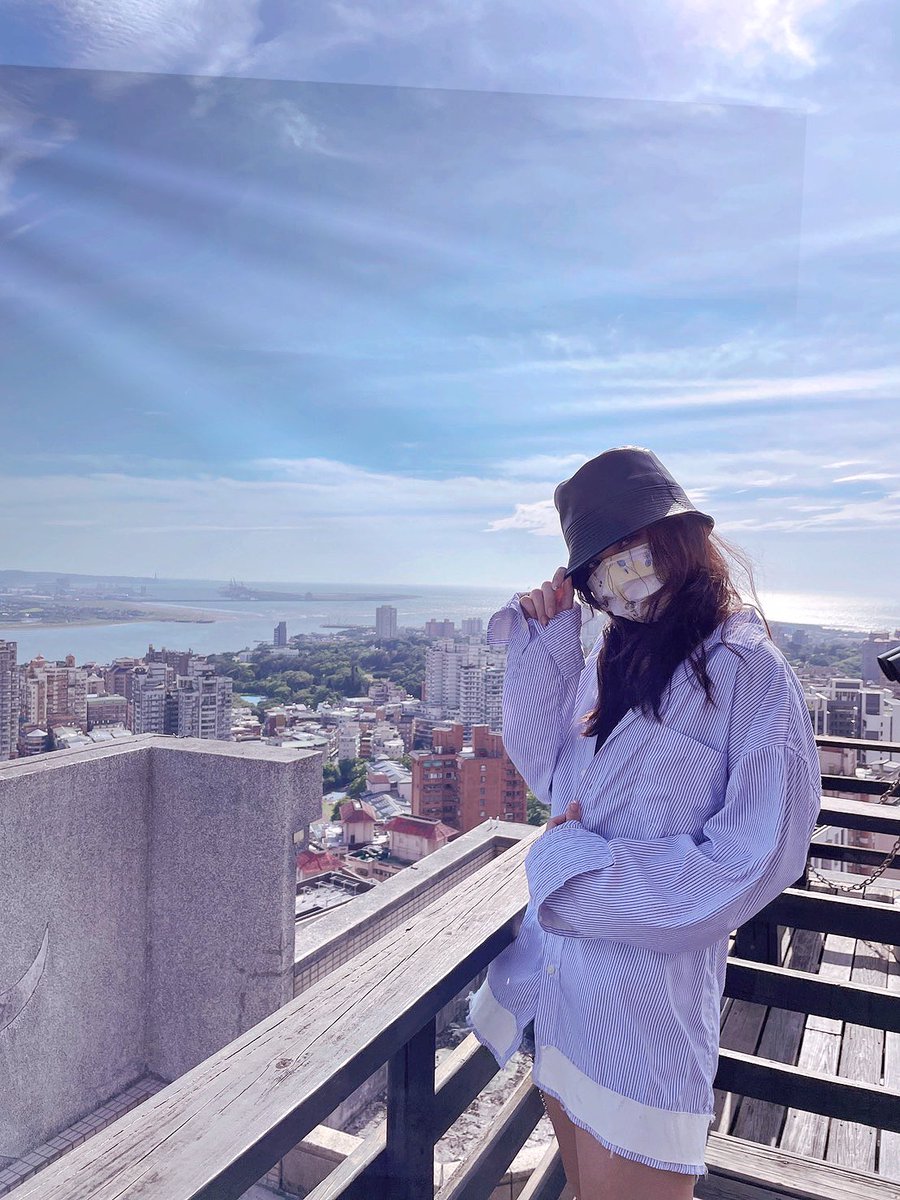 我不是蒙娜麗莎，不一定要和你微笑 
#coolgirl #ootd #yjclothing  #sponsor  #idontsmilemuch 🕶