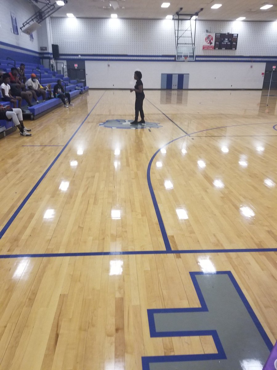 DBryant18's tweet image. Yesterday @SilverBluffFB players  were educated on the importance of proper nutrition, rest, and performance in our 'Talk It Tuesday.' Special thank you to Mrs. Gloria Hamilton owner and training instructor of Divine Fitness for Life.  

@SBIronBulldogs #DogStrong