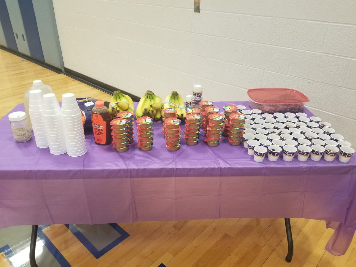 DBryant18's tweet image. Yesterday @SilverBluffFB players  were educated on the importance of proper nutrition, rest, and performance in our 'Talk It Tuesday.' Special thank you to Mrs. Gloria Hamilton owner and training instructor of Divine Fitness for Life.  

@SBIronBulldogs #DogStrong