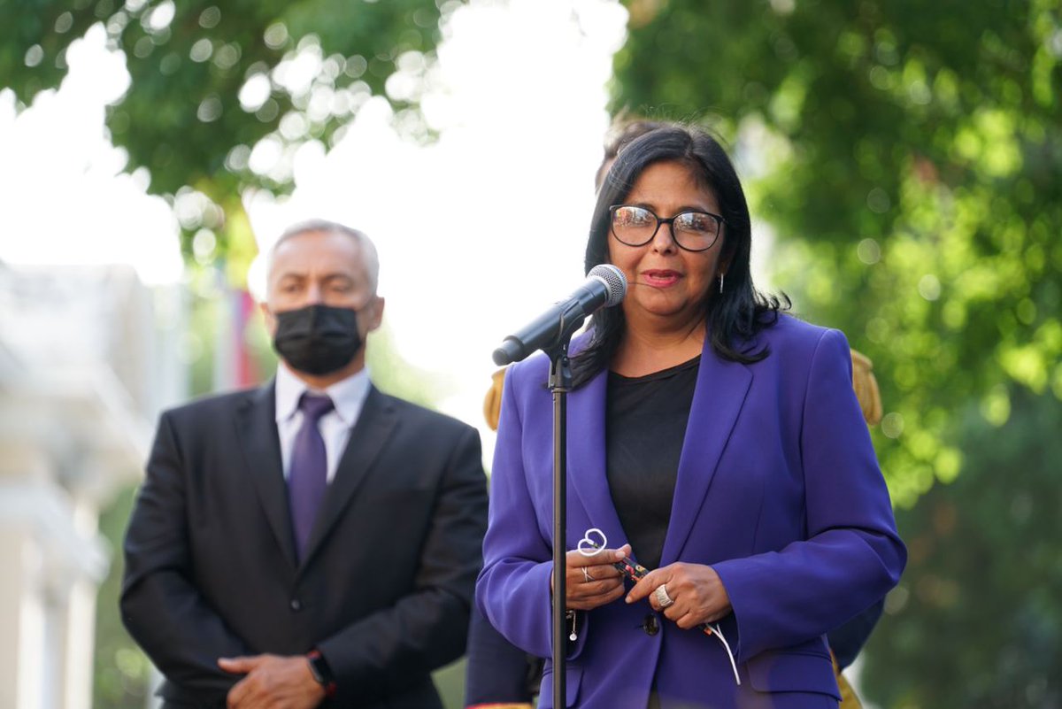 📢¡𝐀𝐬í 𝐥𝐨 𝐃𝐢𝐣𝐨!🇻🇪
Vicepdta. <a href="/delcyrodriguezv/">Delcy Rodríguez</a>: Bolívar quería que en nuestra América no existiera ni un solo pueblo bajo el dominio español.
#PuebloDignoYVictorioso