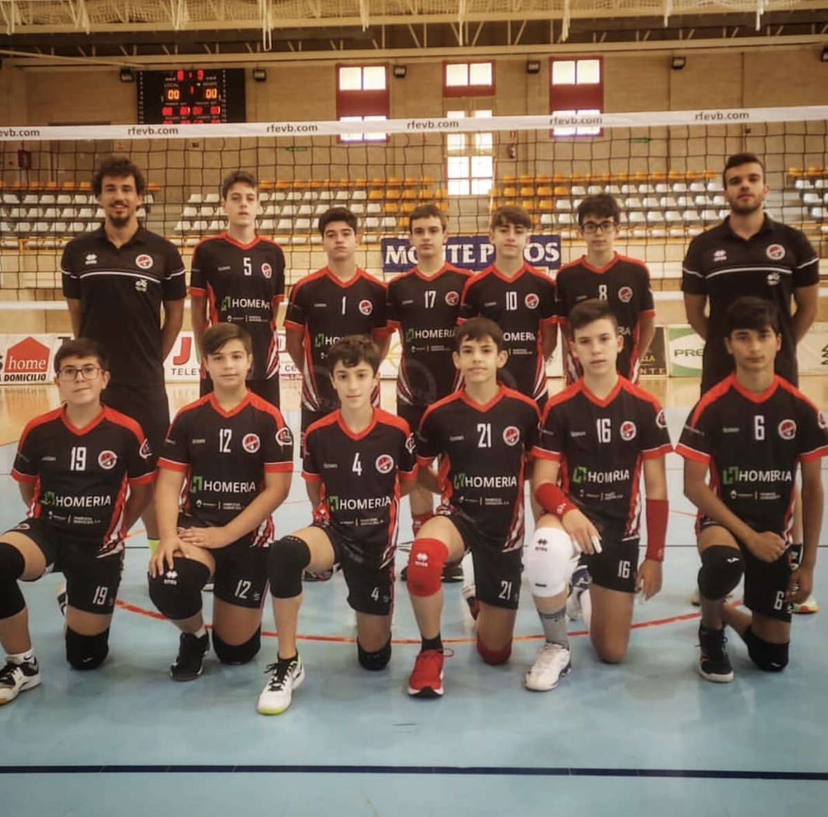 homeria's tweet photo. 📢¡GRAN NOTICIA!📢

El equipo infantil masculino de voleibol  de las “Escuelas Cacereñas de Voleibol” ha quedado en cuarto puesto en el campeonato nacional.

Tras luchar en la fase de grupos y remontar sets, hoy finalmente… ¡LO HAN CONSEGUIDO! 🎉

🏆 ¡ENHORABUENA CAMPEONES! 🏆 https://t.co/nYYnnUDJHX