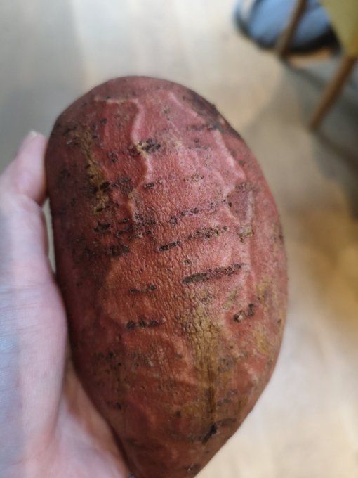 2 pic. Is it me or is this sweet potato REALLY excited that I'm going to eat it... https://t.co/TMFG