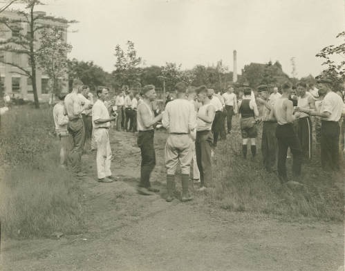 100 years ago this summer, students were helping to clear the lot that would become our beloved Weiser Hall. If you look closely, you'll see that they were working for coffee and donuts. Some things never change. #WeiserCentennial