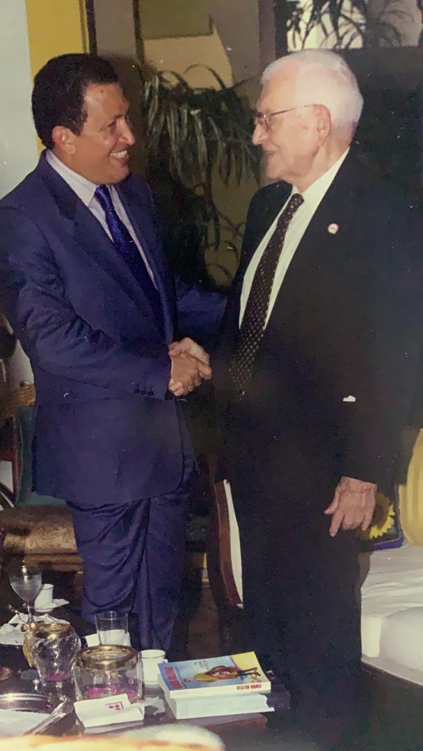 jaarreaza's tweet photo. «El pentagonismo es una amenaza para todos los pueblos del mundo debido a que es una máquina de guerra, que necesita la guerra en la misma forma en que los seres vivos necesitan aire y alimento para no perecer».  Tesis del gran Juan Bosch, estudiada por el Comandante Chávez. https://t.co/lHetjLMIk9