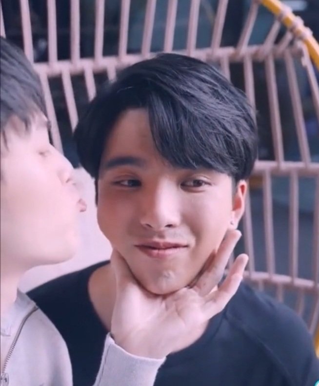 euchopuchai's tweet photo. Estou cadelizado por esse casal 🤧💕
#badroomate #juniorkad https://t.co/v9UeDLnPXx