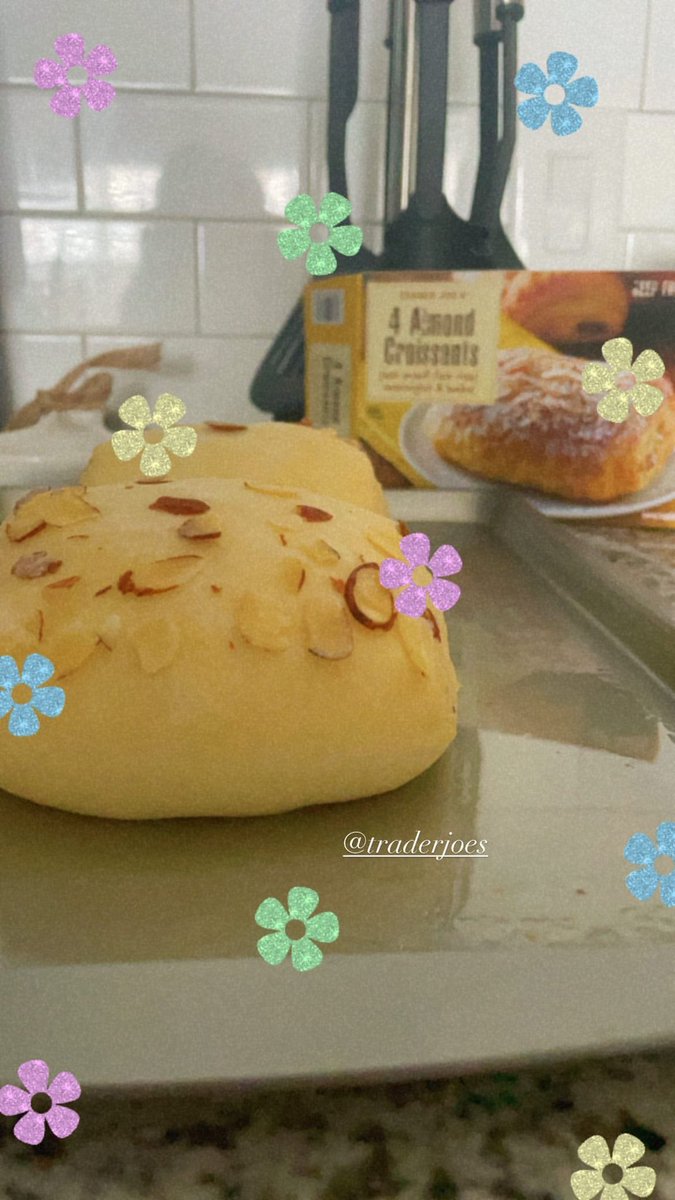 misspenap's tweet photo. Eat a sweet treat! Yesterday I went to @TJoesOfficial and I needed to get their almond croissants! They were so yummy! I think I went a little bit overboard with the sugar lol 🙈🥐 #NISDCable #SummerFun #SummerBingo @NISDCable https://t.co/ZIesRPom9p