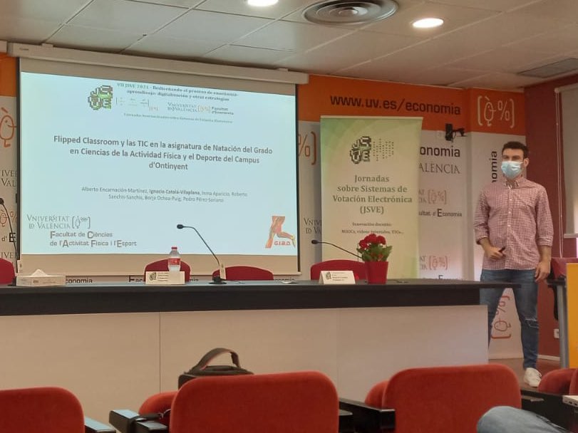 GIBD_UV (@gibd_uv) on Twitter photo Hoy nuestro investigador <a href="/NatxoC11/">Natxo Catalá</a> ha estado en las VII JSVE 2021 (Facultad de Economía <a href="/UV_EG/">Universitat València</a>) con una ponencia 🗣 sobre innovación educativa 💻🏊🏻♂️🏊♀️
👉🏻 “Flipped Classroom y las TIC en la assignatura de Natación del Grado en CAFD del Campus d’Ontinyent”
¡Gran trabajo Natxo! 👏🏻👌🏻 Hoy nuestro investigador <a href="/NatxoC11/">Natxo Catalá</a> ha estado en las VII JSVE 2021 (Facultad de Economía <a href="/UV_EG/">Universitat València</a>) con una ponencia 🗣 sobre innovación educativa 💻🏊🏻♂️🏊♀️
👉🏻 “Flipped Classroom y las TIC en la assignatura de Natación del Grado en CAFD del Campus d’Ontinyent”
¡Gran trabajo Natxo! 👏🏻👌🏻