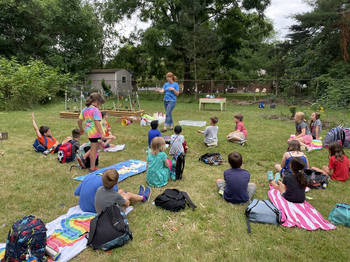 FPCS_DDB2021's tweet photo. This afternoon we had a visit from @KDuBayGillis with an amazing presentation and hands on activity about water! Thank you for visiting! https://t.co/MdxotwD1j9