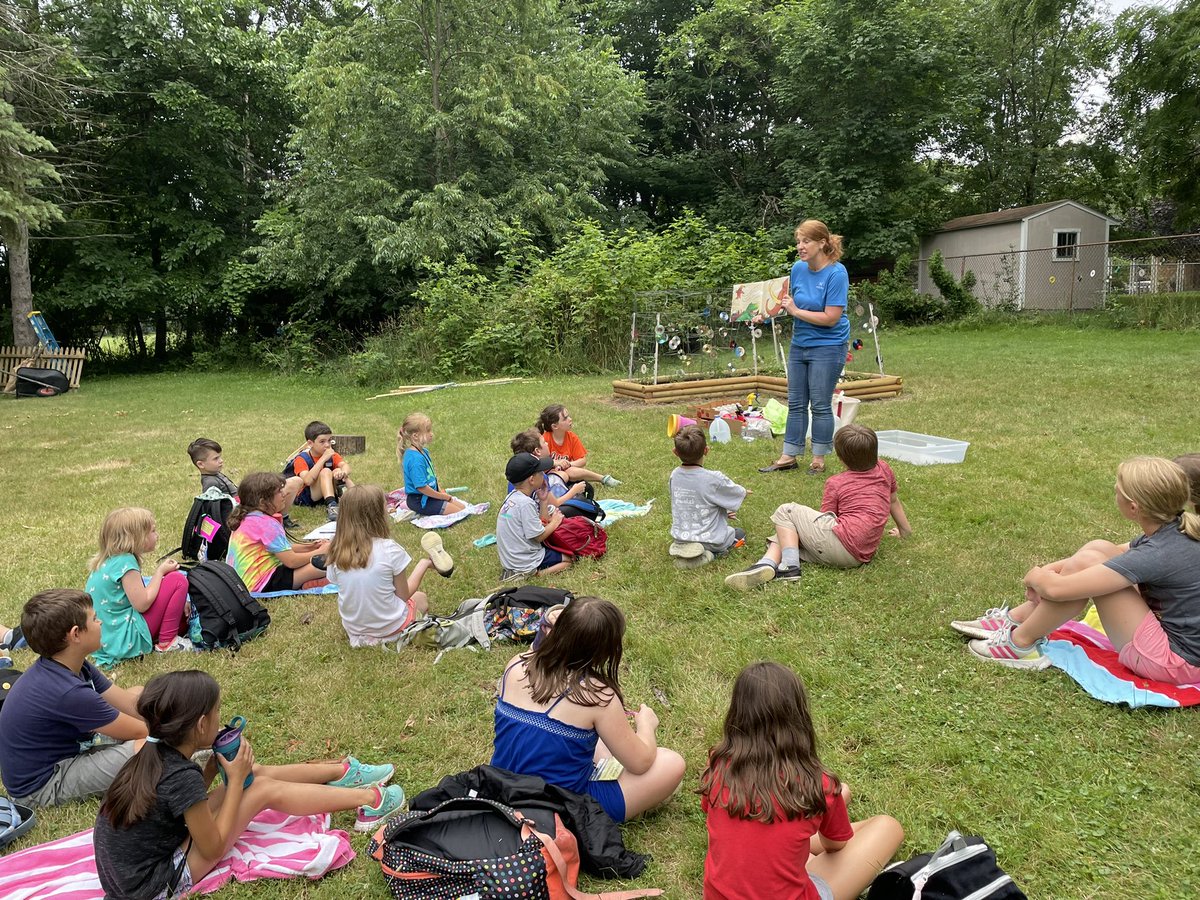FPCS_DDB2021's tweet photo. This afternoon we had a visit from @KDuBayGillis with an amazing presentation and hands on activity about water! Thank you for visiting! https://t.co/MdxotwD1j9