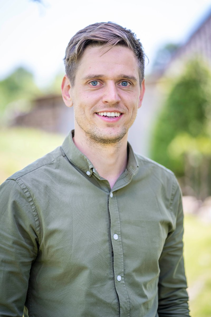 TUESILV's tweet image. “Atrasties “šeit un tagad” ir grūti. Ja tu to noķer, tu esi laimīgs.” Energoefektivitātes speciālists Edgars Augustiņš #TUESILV #NVOCovid2021 tuesi.lv/but-laimigam/