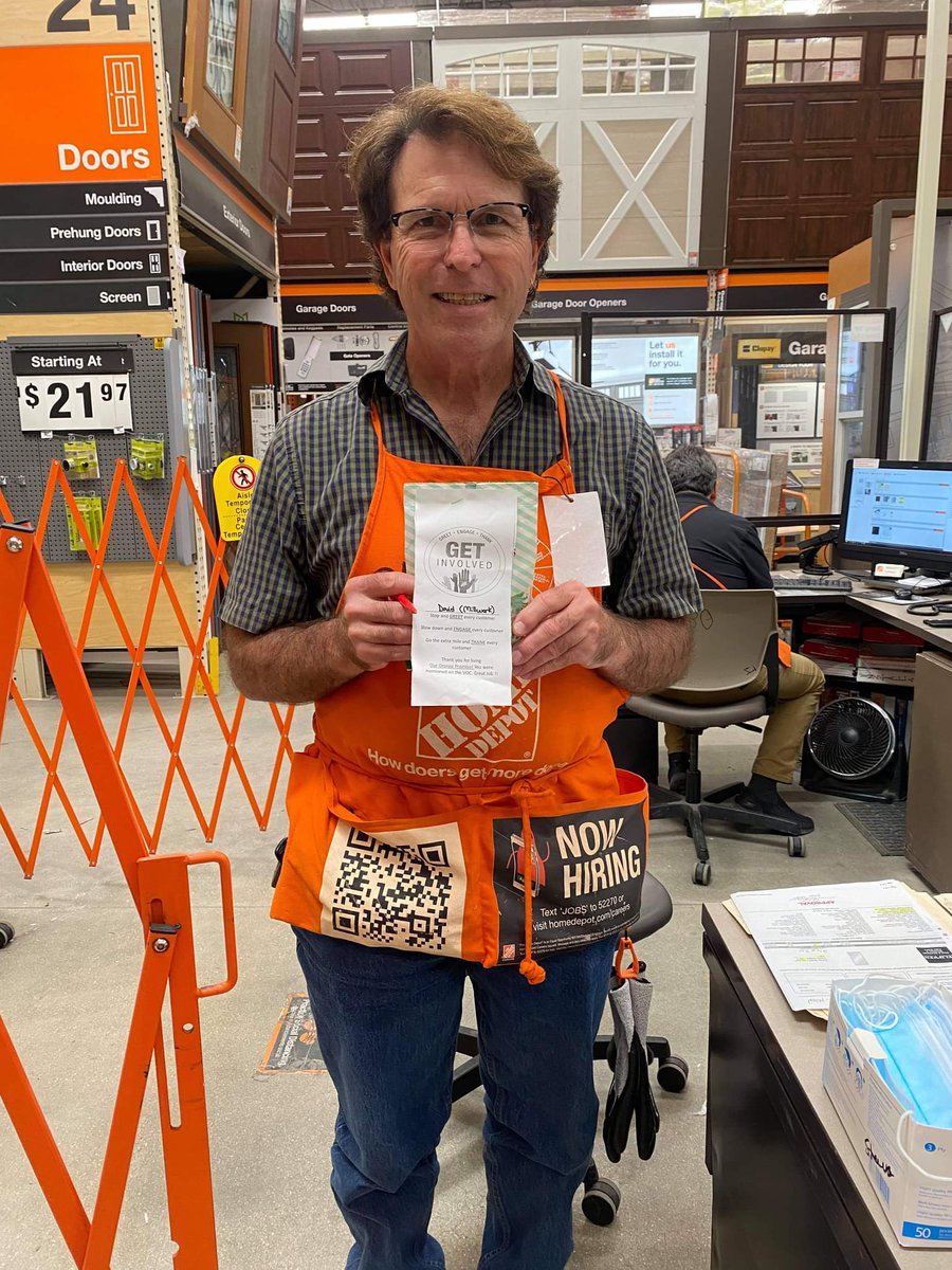 SayliWatson's tweet photo. Carol, Sean, David and Debbie all doing an amazing job living our Orange Promise and representing GET! A little treat for them for treating our customers like family. @karikwallace @BrettTHD @store255SM @susanbegert @BourdeauDon @asm_255 @AlwaysBWinnen @Michael48706 https://t.co/OqJV0ypVaW