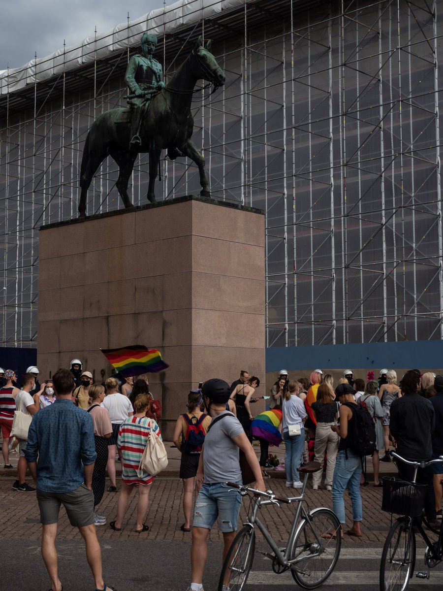 Kävellessä kotiin osui matkalle <a href="/queerkapina/">Queerkapina - Queer Rebellion Finland</a> #queerkapina #pride #PrideMonth #PrideMonth2021 #elokapina