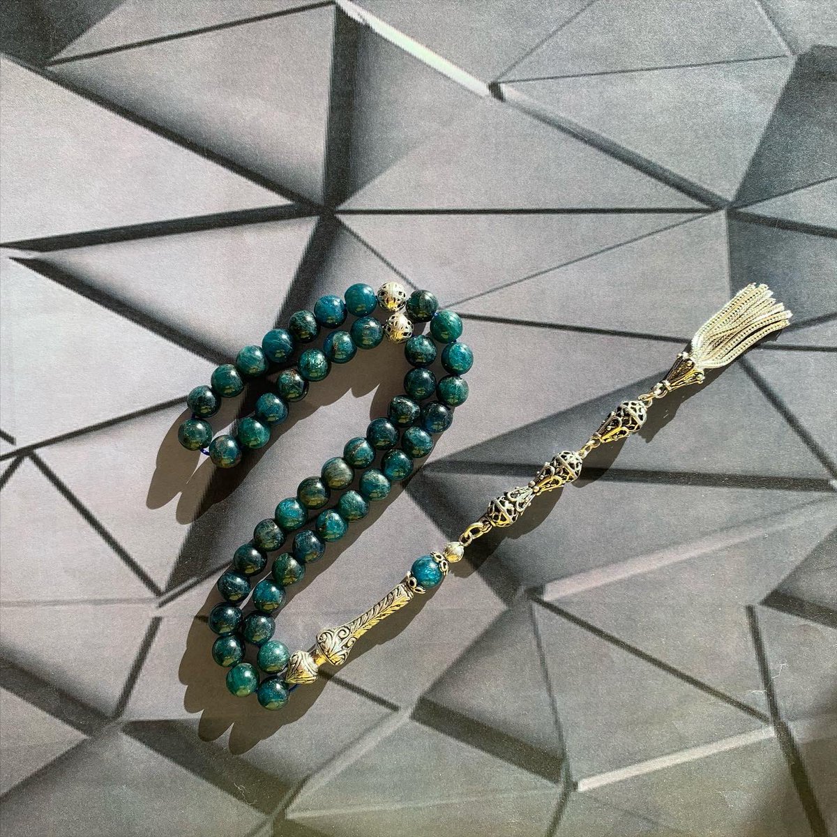 احجار كريمة مزينة بالفضة الخالصة عيار ٩٢٥

مشغولة يدوياً بأجود انواع الخيوط

مناسبة للأهداء

توصيل لجميع مدن السعودية

السعر ٣٩٩ ريال

#سبح #هدية #اهداء #تصميم #تصوير #السعودية #سياحة #سفر #فندق