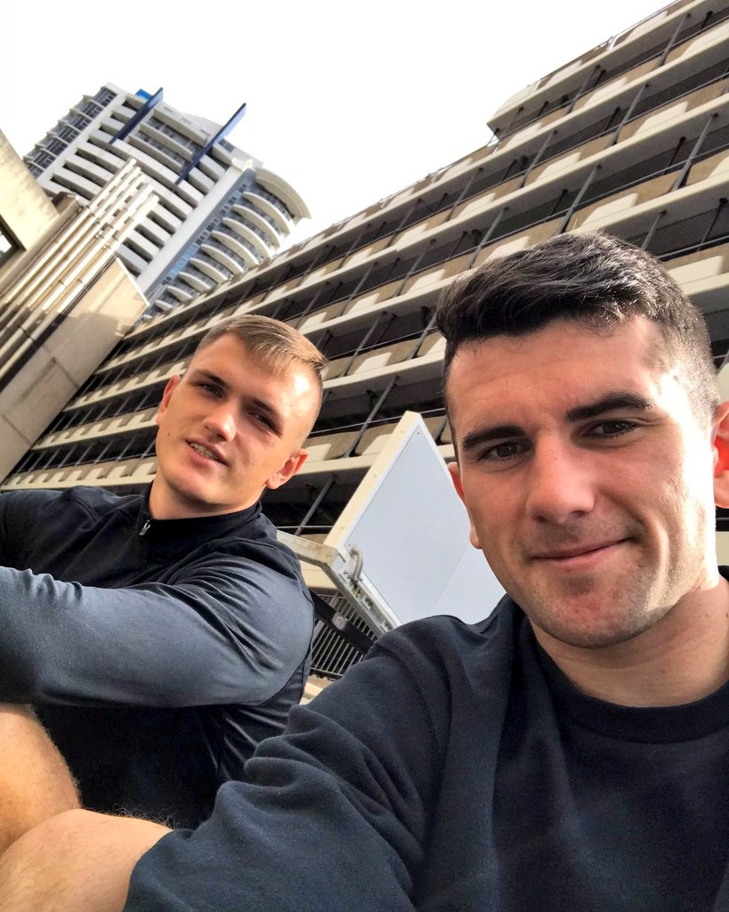 DingleGAA's tweet photo. Two Dingle Footballers catching up with each other in Australia. No bother to you lads, enjoy it all. Beir bua agus beannacht! https://t.co/EOouLEvrr8