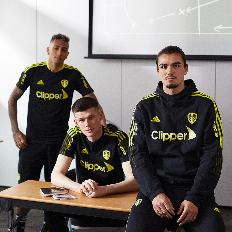 LUFC's tweet photo. 🔥 𝟐𝟏/𝟐𝟐 #𝐋𝐔𝐅𝐂 𝐓𝐫𝐚𝐢𝐧𝐢𝐧𝐠 𝐖𝐞𝐚𝐫!
Available Thursday 8th July
@adidasfootball