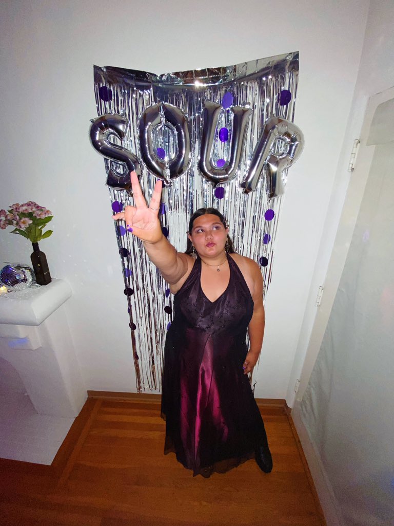 kimberYEET's tweet photo. have to share bc this is the coolest I’ve looked in a while @LiviesHQ #SOURprom https://t.co/imnp4doapp