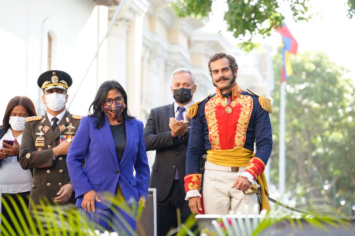 📢¡𝐀𝐬í 𝐥𝐨 𝐃𝐢𝐣𝐨!🇻🇪
Vicepdta. <a href="/delcyrodriguezv/">Delcy Rodríguez</a>: Un #29Jun regresaba Bolívar no a descansar, el cansancio nunca arropó su cuerpo, siempre con la inquietud de libertar a nuestra América, haciendo de Caracas la cuna de la libertad de América.
#PuebloDignoYVictorioso