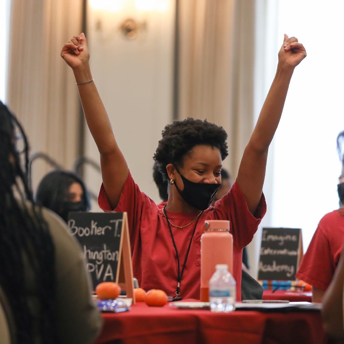 SMUHRP's tweet photo. Sixty DFW high school students showing up as changemakers. Twenty-four #SMUHumanRights students and alumni showing out as leaders. Four pitch contest winners ready to innovate. This is what #YouthSummit2021 looks like. #DemandDignity #ShowUp #ShowOut

📸 Ash Thye ‘23 https://t.co/qummrmrJKs