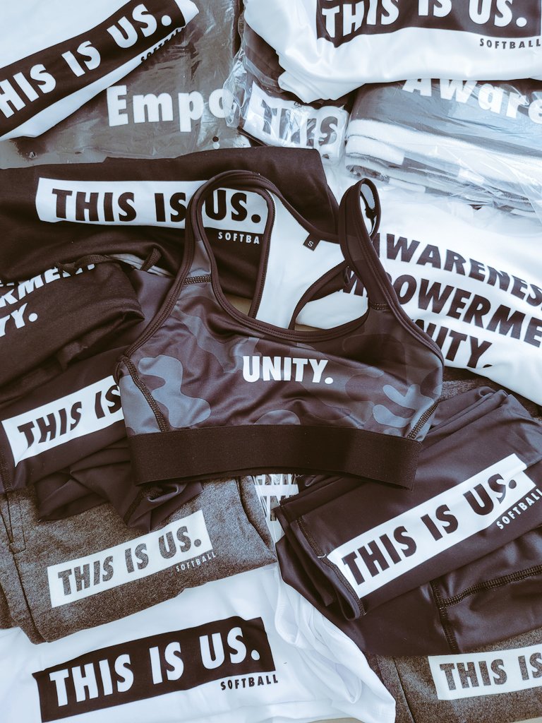 aubrey_lynne10's tweet photo. Join @thisisussb tonight at 6:00p and keep an 👀eye 👀out for some free ThisIsUs Softball gear! 🔥🔥🔥 https://t.co/D2BtXO7Spx