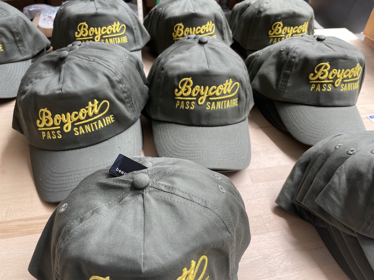 MercierJeremie's tweet photo. Les casquettes kakis et oranges " Non au #PassDeLaHonte" sont désormais disponibles et arriveront dans les prochains jours chez ceux qui les ont commandées !

Les bleues et noires c'est pour très bientôt aussi !

Achète la tienne ici :
https://t.co/Wpi6X7vBNA https://t.co/qTaRHFX0Hz