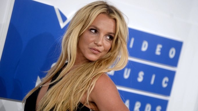 ashlovesbrit97's tweet photo. CAN SOMEONE EXPLAIN TO ME HOW BILL COSBY CAN BE FREE BUT BRITNEY CAN’T?! #FreeBritney #FreeBritneyNOW https://t.co/rHEeq47LTw
