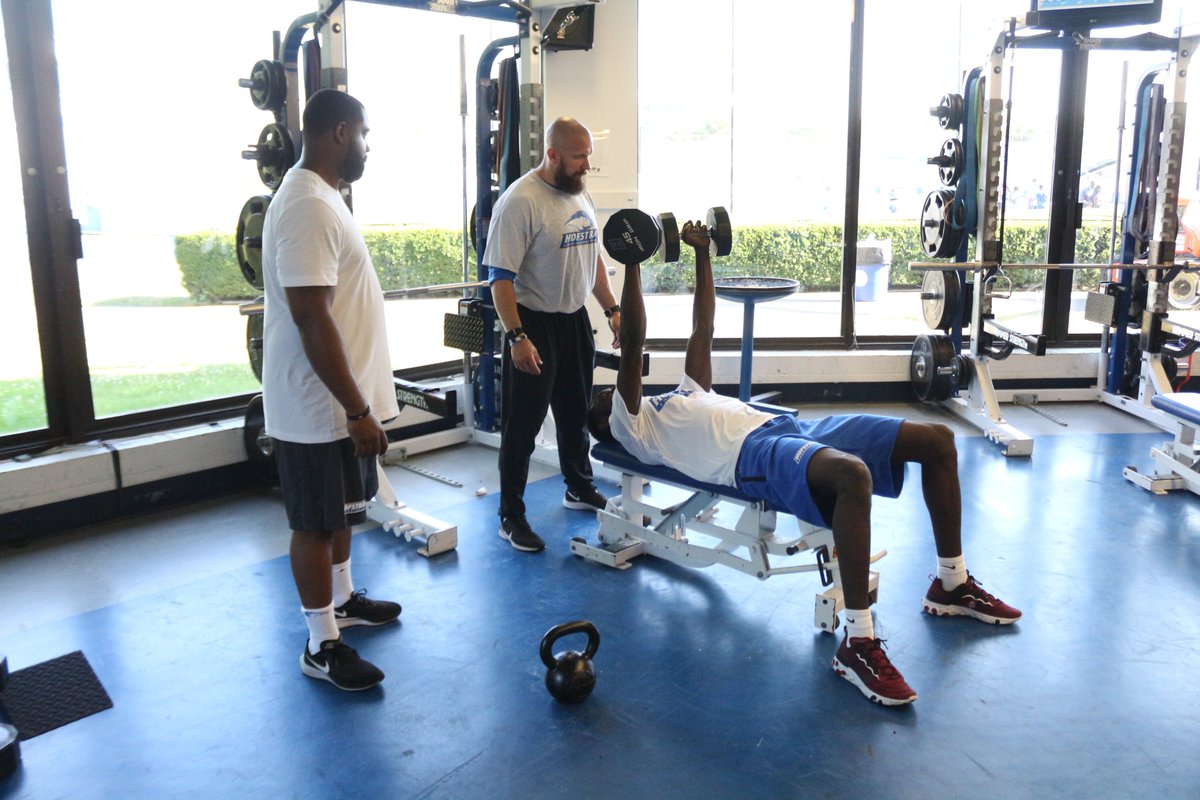 HofstraMBB's tweet photo. 𝘿𝙖𝙮 1❗ 💪💪💪

🏋 with @CoachWeights❗

📸 gallery - https://t.co/3OJToOoikd

#RoarWithPride https://t.co/uSmhtimvpy