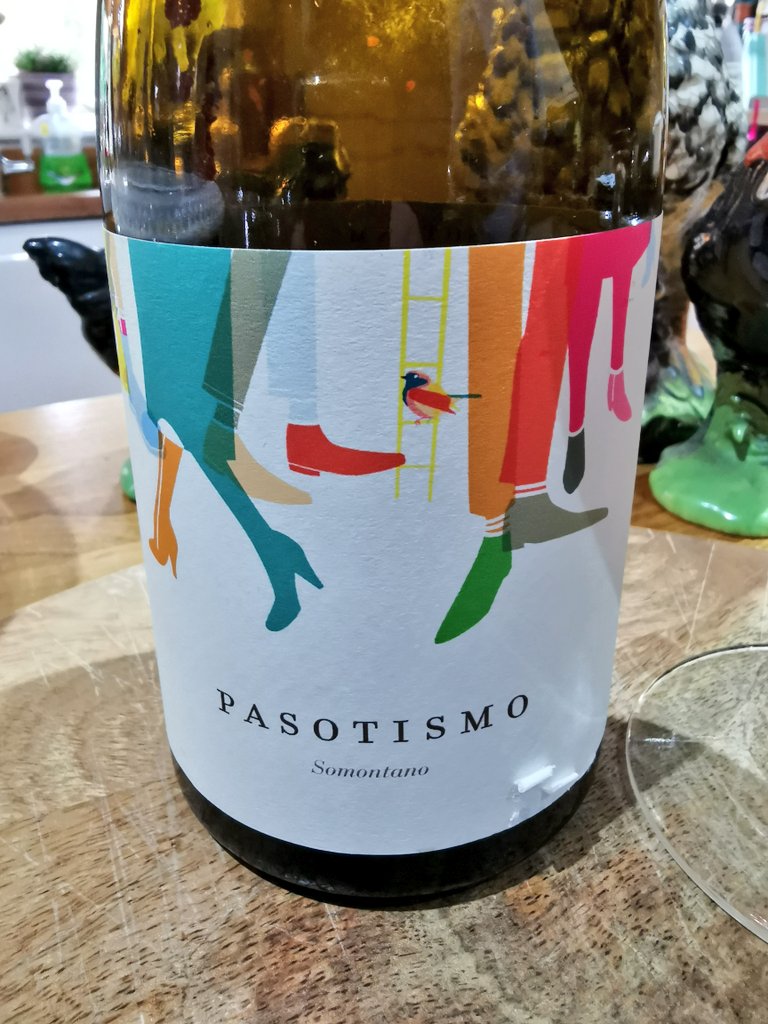 pietrosd's tweet photo. #yearofwine2021
@paso_primero
Tom has knocked it out the park with this red blend👌🍷😍
Best label for wine lovers💪
@lisawinetravel @TatianaLivesey @WineMan147 @JamesHubbard113 @timmilford @RichLJames @jimofayr @OllieOZwineUK @Lloydstevens29 @mitchellyoung19 @Liam3494 https://t.co/b4xoBe2ItY