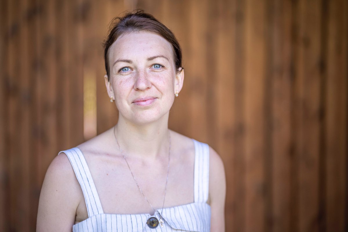 TUESILV's tweet image. “Es novēlu, lai katrā apdzīvotā vietā ir cilvēku grupa, kurai rūp tās vietas attīstība.“ Projektu vadītāja Nadīne Čerpaka  #TUESILV #NVOCovid2021 tuesi.lv/energijas-spek…