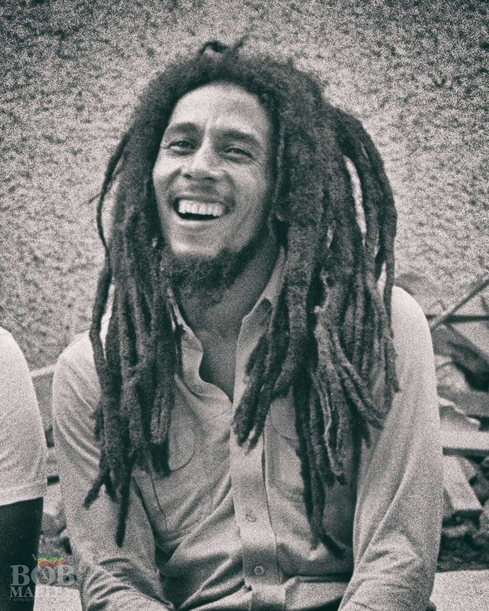 RT and tag someone who makes you smile like Bob! #bobmarley #smilewiththerisingsun

📷 by #AdrianBoot
© Fifty-Six Hope Road Music Ltd.