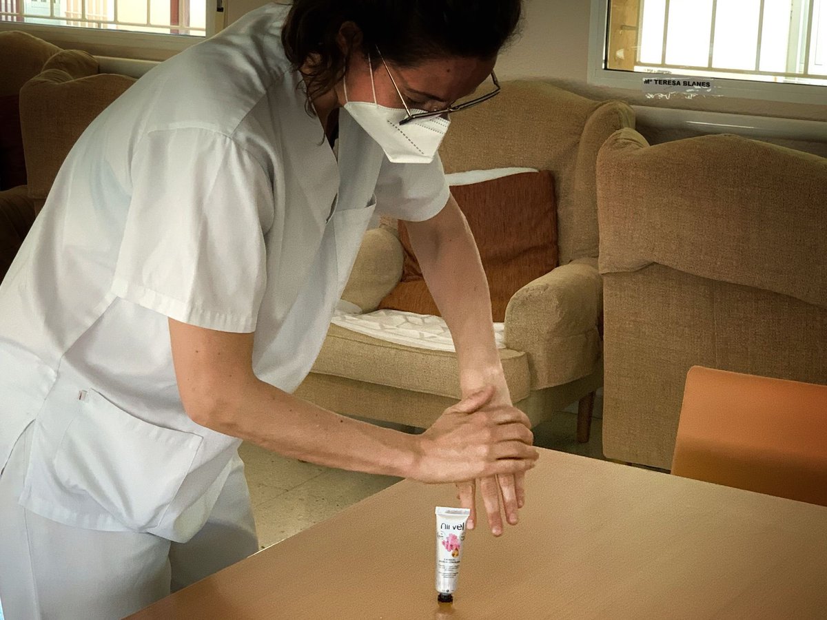 Alzheimer Alcoy (@alzheimeralcoy) on Twitter photo <a href="/NirvelCosmetics/">Nirvel Cosmetics</a> colabora con la donación de 2.000 unidades de cremigel hidroalcohólico para la desinfección de manos de aquellos que formamos parte de la Asociación
¡Ojalá que más gente se contagie de vuestras ganas e iniciativas!💪💚
¡Mil gracias amigos por vuestra solidaridad! <a href="/NirvelCosmetics/">Nirvel Cosmetics</a> colabora con la donación de 2.000 unidades de cremigel hidroalcohólico para la desinfección de manos de aquellos que formamos parte de la Asociación
¡Ojalá que más gente se contagie de vuestras ganas e iniciativas!💪💚
¡Mil gracias amigos por vuestra solidaridad!