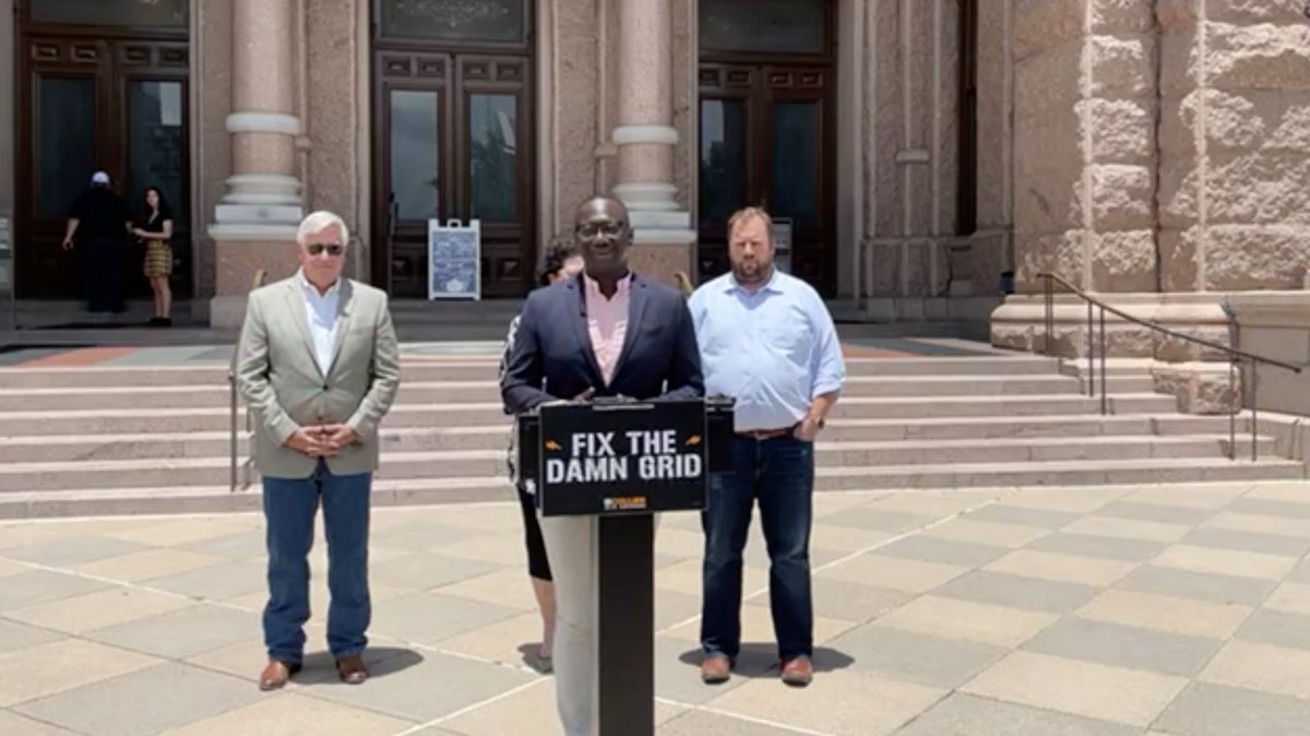 texasdemocrats's tweet image. "South Texans don’t want Abbott’s wall, racist rhetoric or his massive government overreach. You know what Texans want? A power grid that won’t cause a statewide disaster when we need to crank the heat or turn up the AC." -- @JamarrBrown 

#FixTheDamnGrid #txlege