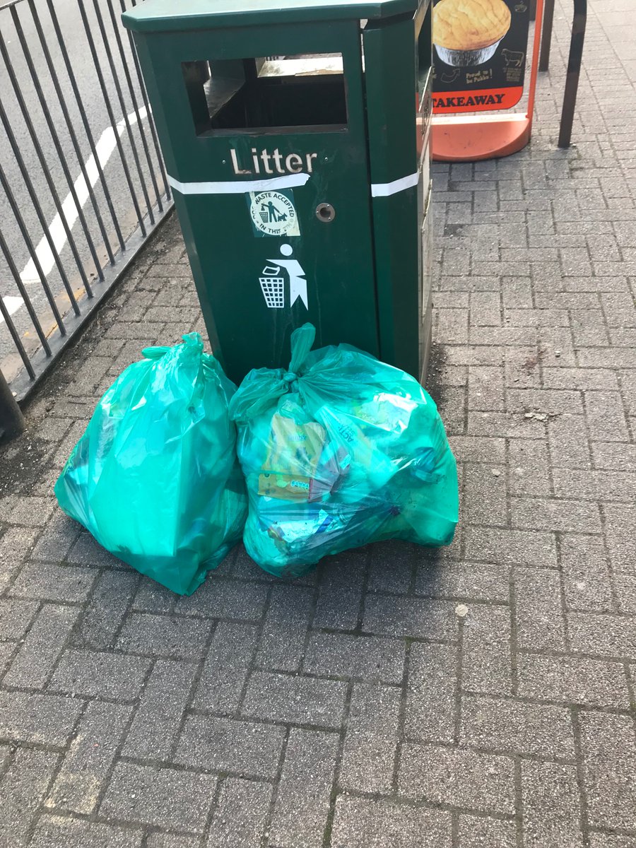 lesterlassie's tweet photo. 6 bags of litter and a bag of crushed cans collected on tonight’s litterpick of my local area #DontBeaTosser #TalkingRubbish #litterpicking #sllw #NoPlanetB https://t.co/KSPzEgD3Wb
