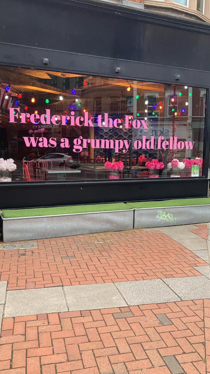 MrsJerryTweets's tweet photo. #iIndependenceday @OutsiderTart
10am - 1pm
Book reading with window star Frederick The Fox & face painting.
1pm onwards. BBQ 🍗
Burgers, fried chicken & hot dogs galore. Served with celebration sides, potato salad, tomato avocado salad & the best slaws. No need 2 book. #W4 https://t.co/RvSV9tiiuj